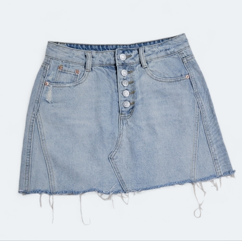 Dee Elly Denim Jeans Skirt Size Medium light Wash Button Fly Distressed Raw Hem